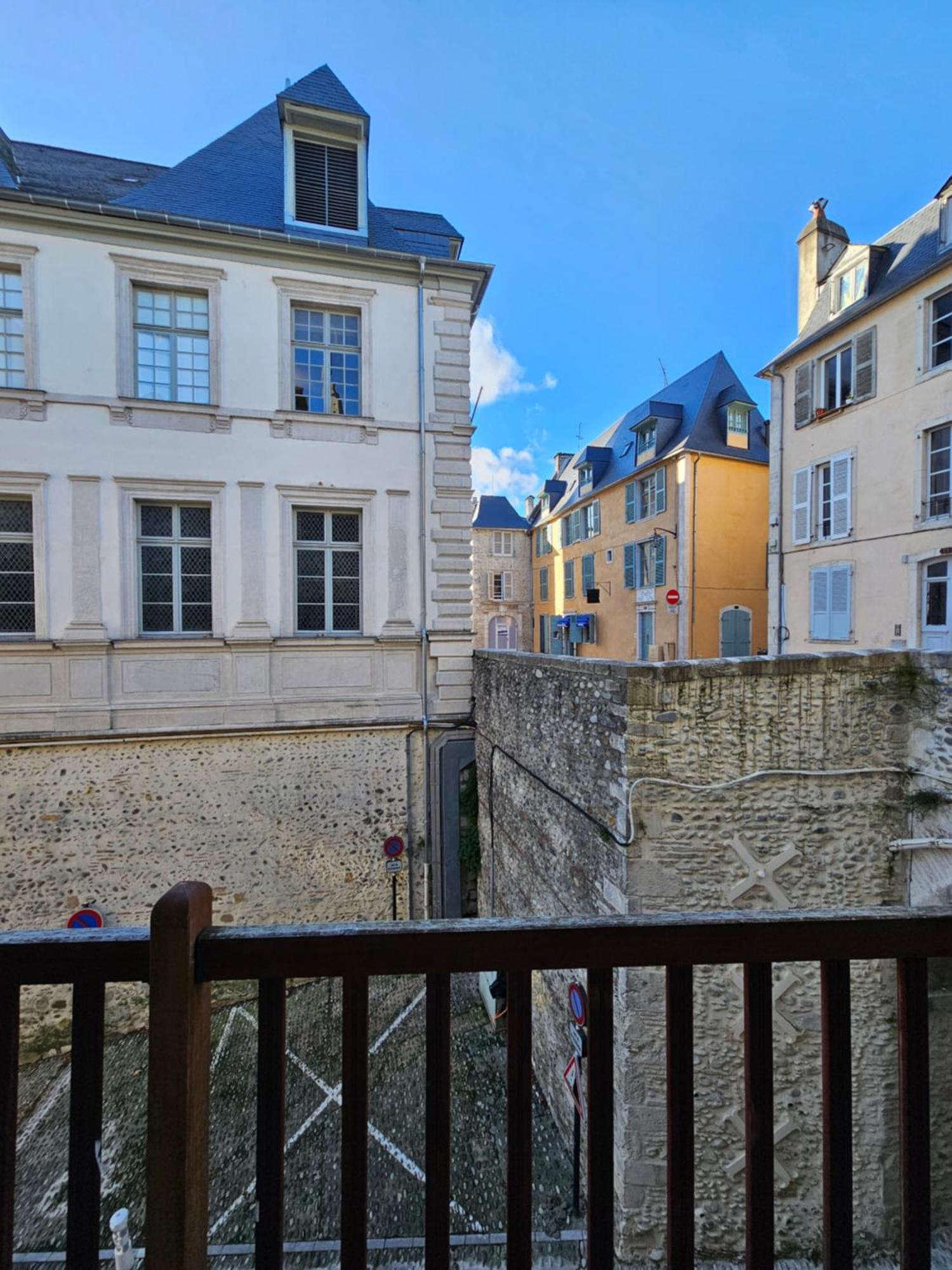 Le Henri IV - Hyper Centre - Quartier Du Chateau 波城 外观 照片